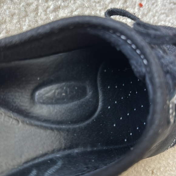 Keen casual shoes Sz. 6 women or 4 girls - Picture 7 of 7